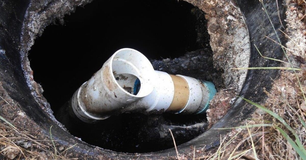 How to repair a baffle in a septic tank